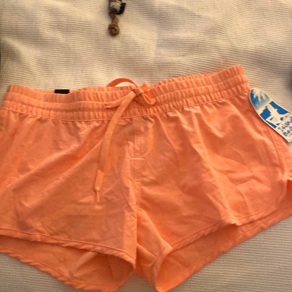 Shorts ladies size medium NWT island beach
